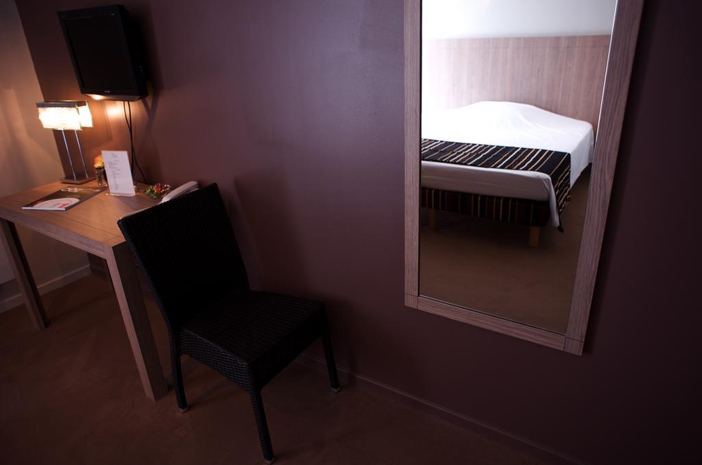 Aux Berges Du Rhone Hotel Chavanoz Room photo